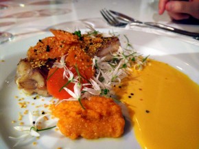 [Culinaria 2015] Roussette de pêche durable, carottes de Stéphane Langlune, maraîcher à Jurbise, jus de colza biologique de la ferme "Hof ter Vrijlegem"